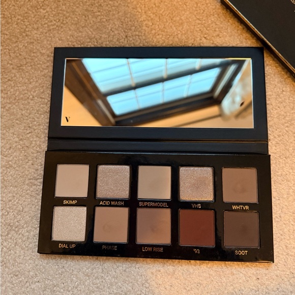 Vieve Beauty The NINETEASE Palette - Picture 4 of 8